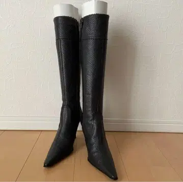 다이애나 천연 가죽 롱 부츠 DIANA 슬림 레그 23cm 뱀 엠보 블랙