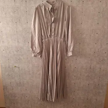 COCOMOMO 플리츠 원피스 그레이