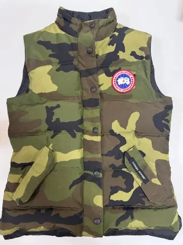 CANADA GOOSE 카모플라쥬 다운 베스트 S 사이즈