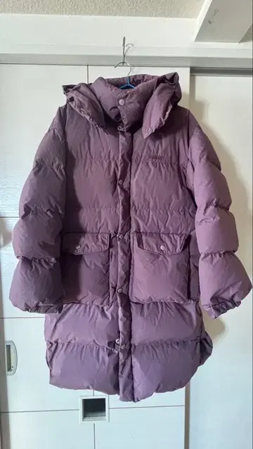 후드 부착 퍼플 다운 자켓