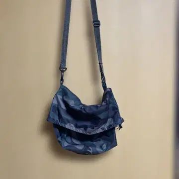 스탠다드 서플라이 카모 패턴 나일론 숄더백