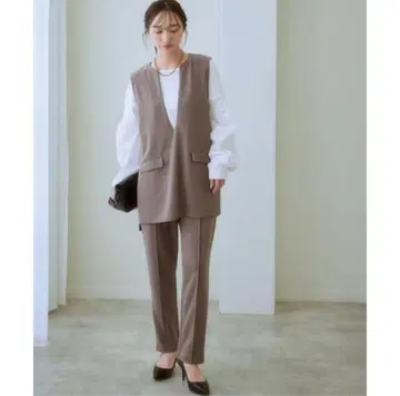 브라운 팬츠 셋업 슬리브리스