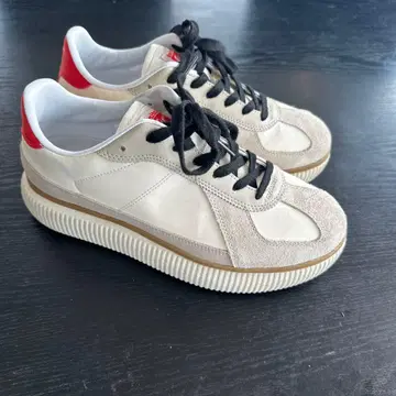 오니츠카타이거 데레시티