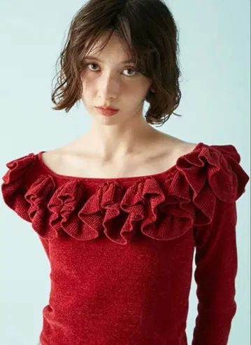 새상품급 릴리 브라운 프릴 니트 빨간색 오프숄더 니트