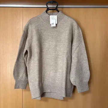 미사용 새상품 글로벌 워크 후와후와Hugme 스탠드 니트 베이지 M