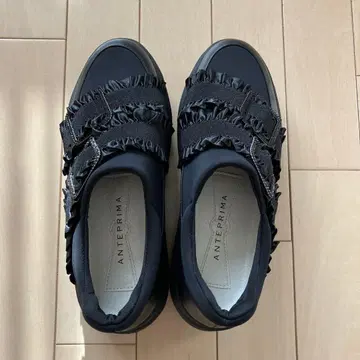 ANTEPRIMA 프릴 스니커즈 블랙