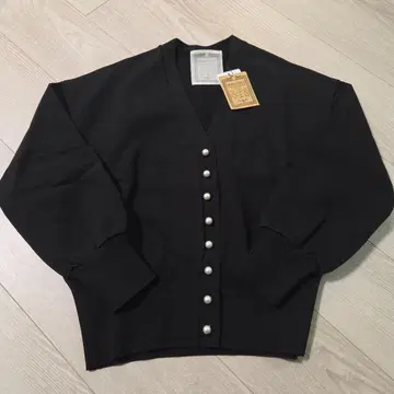 익명 배송 택 포함 새상품 BEARDSLEY 펄 버튼 가디건 블랙