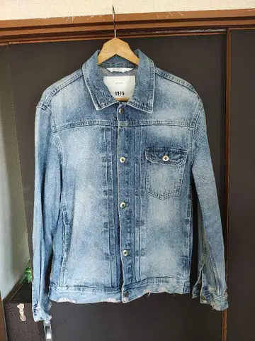 ZARA 데미지 가공 데님 자켓