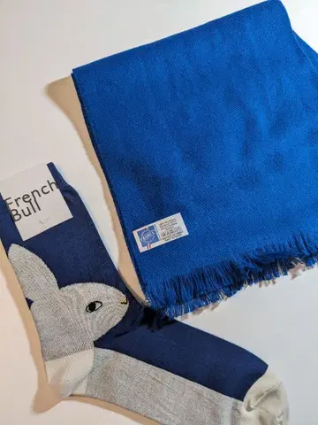 새상품 프랑스제 100% 아크릴 파랑 머플러 + 프렌치불 양말 세트