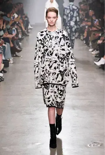 크리스천 와이난츠 오버 사이즈 니트 셋업