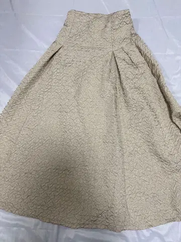 ORVEAU 올보 엠보싱 스커트