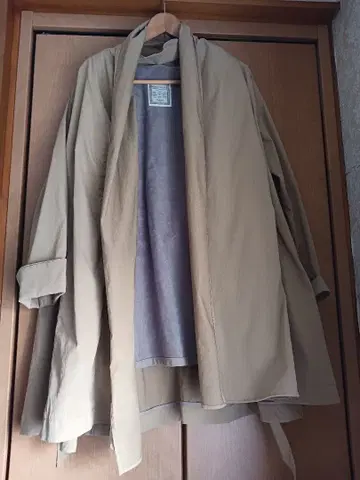 비어즐리 새상품급 트렌치코트