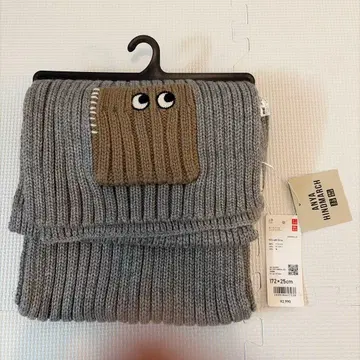 ANYA HINDMARCH 라이트 그레이 머플러 172 x 25cm