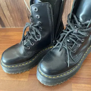 닥터마틴 블랙 통굽 부츠 지퍼 포함