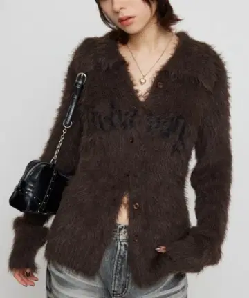 laguagem JACQUARD SHAGGY 니트 러그 러그아젬 상의