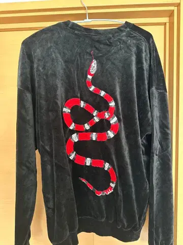 White land 뱀 자수 벨벳 트레이닝복