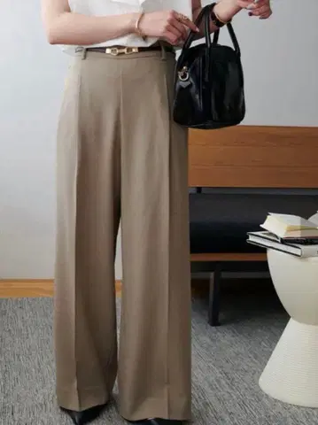 DISCOAT 벨트 부착 욕심쟁이 스트레이트 턱 팬츠