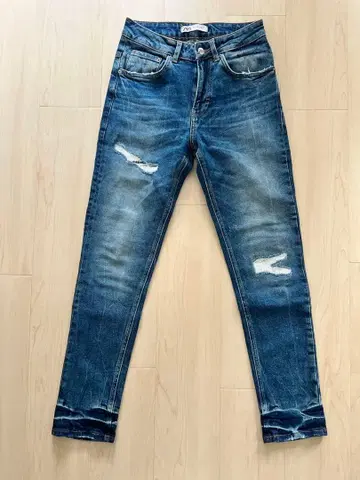 ZARA 데미지 가공 테이퍼드 데님 팬츠