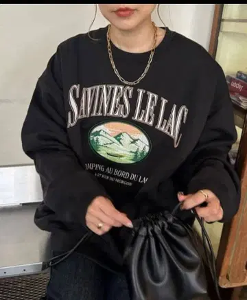 DISCOAT 수베니어 마운틴 자수 맨투맨 블랙