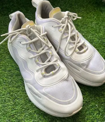 LACOSTE 화이트 스니커즈 29cm