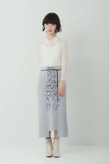 새상품급 tunica 시로이시 모네 착용 니트 스커트