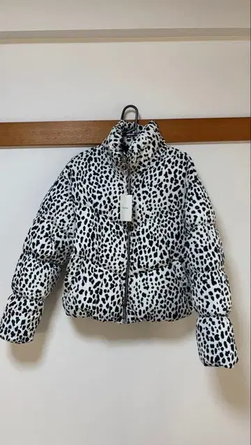 Bershka 레오파드 무늬 다운 자켓 L 사이즈