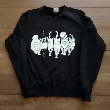 크로스 스티치 고양이 트레이닝복 맨투맨 아이묭 착용