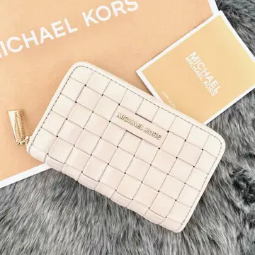 새상품 MICHAEL KORS 화이트 가죽 접이식 지갑 코인 케이스