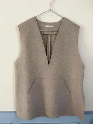 Plage 플라주 베이지 V넥 베스트 포켓 부착