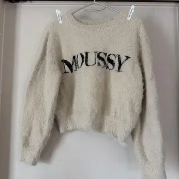 MOUSSY 크림색 니트 스웨터