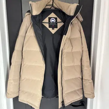 Canada Goose 베이지 다운 자켓