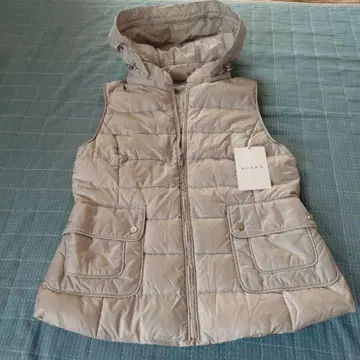 SCAPA 후드 부착 그레이 퀼팅 다운 베스트