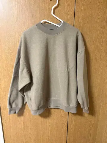 NIKO AND - 베이지 크루넥 맨투맨