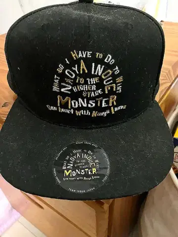 MONSTER 자수 블랙 캡