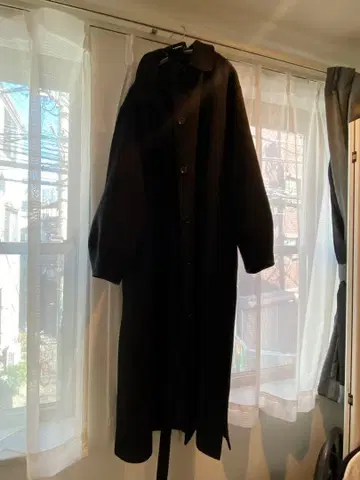 사이드 슬릿 벨벳 코트