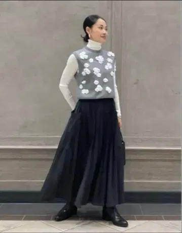 새상품급 UNITED ARROWS 그레이 꽃 모티브 니트 베스트