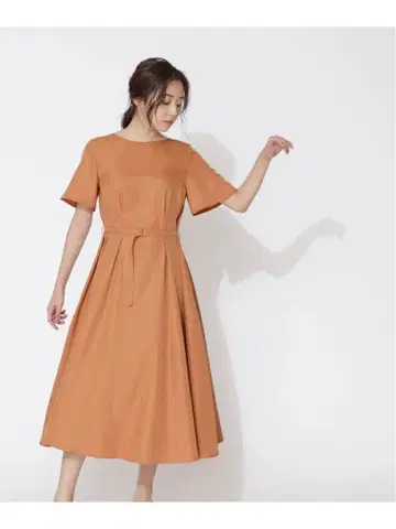 NATURAL BEAUTY 턱 플레어 원피스