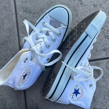 깨끗한 Converse All Star 화이트 스니커즈