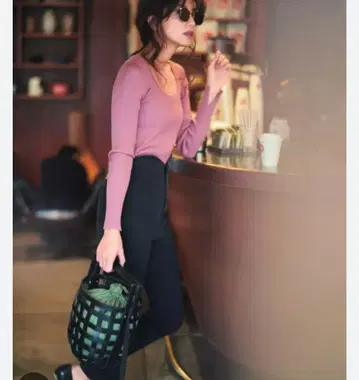 론 헤르만 별주 AURALEE 기가 U넥 리브 니트