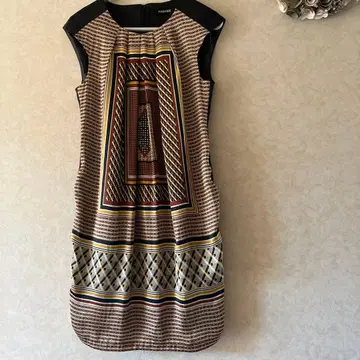 FABRICE 이소재 슬리브리스 무릎 기장 원피스