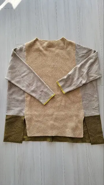 개럴개런트 바이컬러 니트