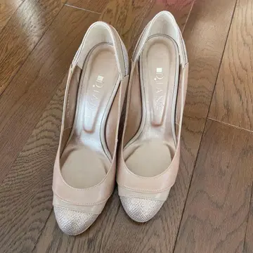 DIANA 베이지 글리터 캡 펌프스