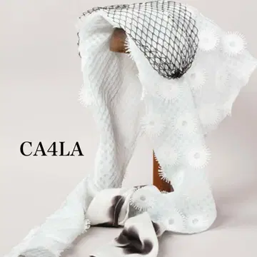 CA4LA 꽃 모티브 바부슈카 화이트