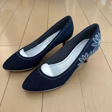 미사용 새상품 DIANA 데님 자수 하이힐/펌프스