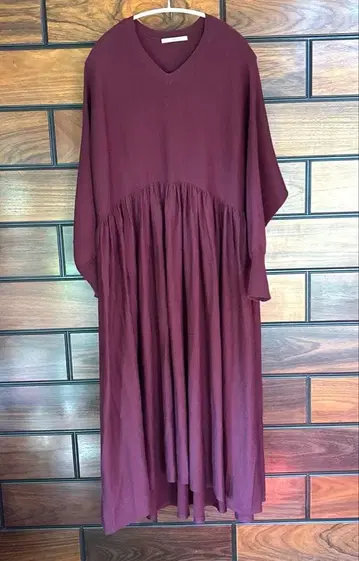 캘런솔로지 울 V넥 원피스 보르도