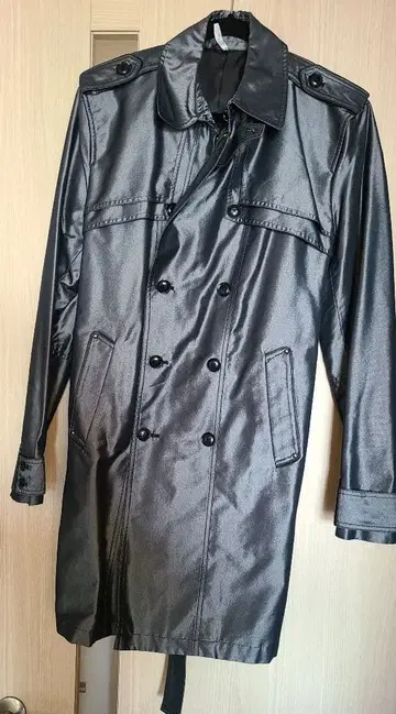 블랙 더블 브레스트 트렌치코트