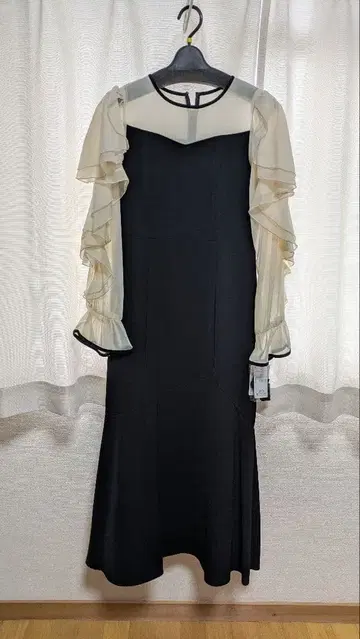 프릴 달린 긴팔 롱 원피스 S 사이즈