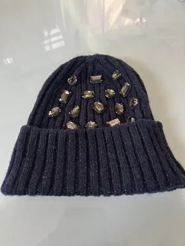 안나수이 비쥬 장식 니트 모자 네이비