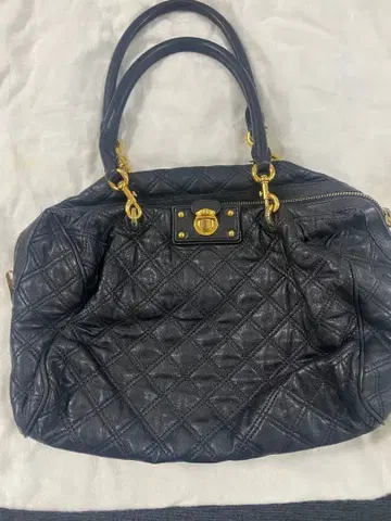 마크제이콥스 블랙 가죽 퀼팅 보스턴 백