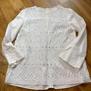 투모로우랜드 컬렉션 화이트 레이스 7부 소매 상의